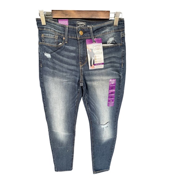 Levis Jeans Womens Size 4 Short Blue Signature Mid Rise Skinny Gold NEW - Picture 1 of 14